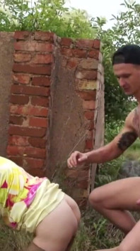 Tante girang tua semok menemukan pemuda nakal untuk dientot
