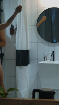 Sesso Domestico Sotto La Doccia. Una Coppia Vera Fa L'amore