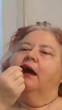 Mini Lipstic Chat Oblečený