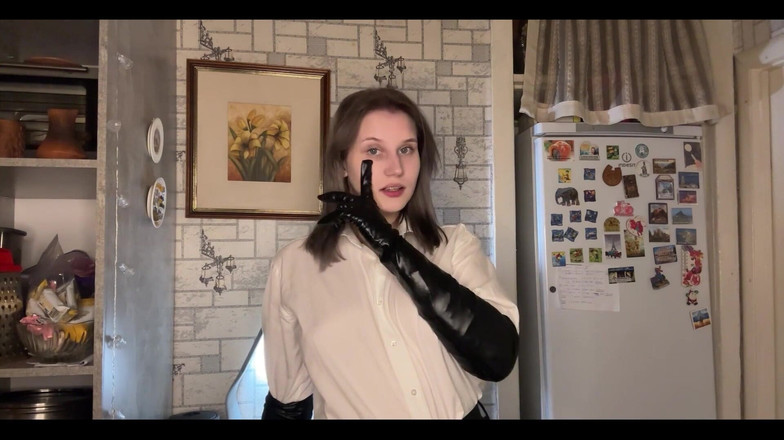 MertyXXX: Kouření v rukavicích
