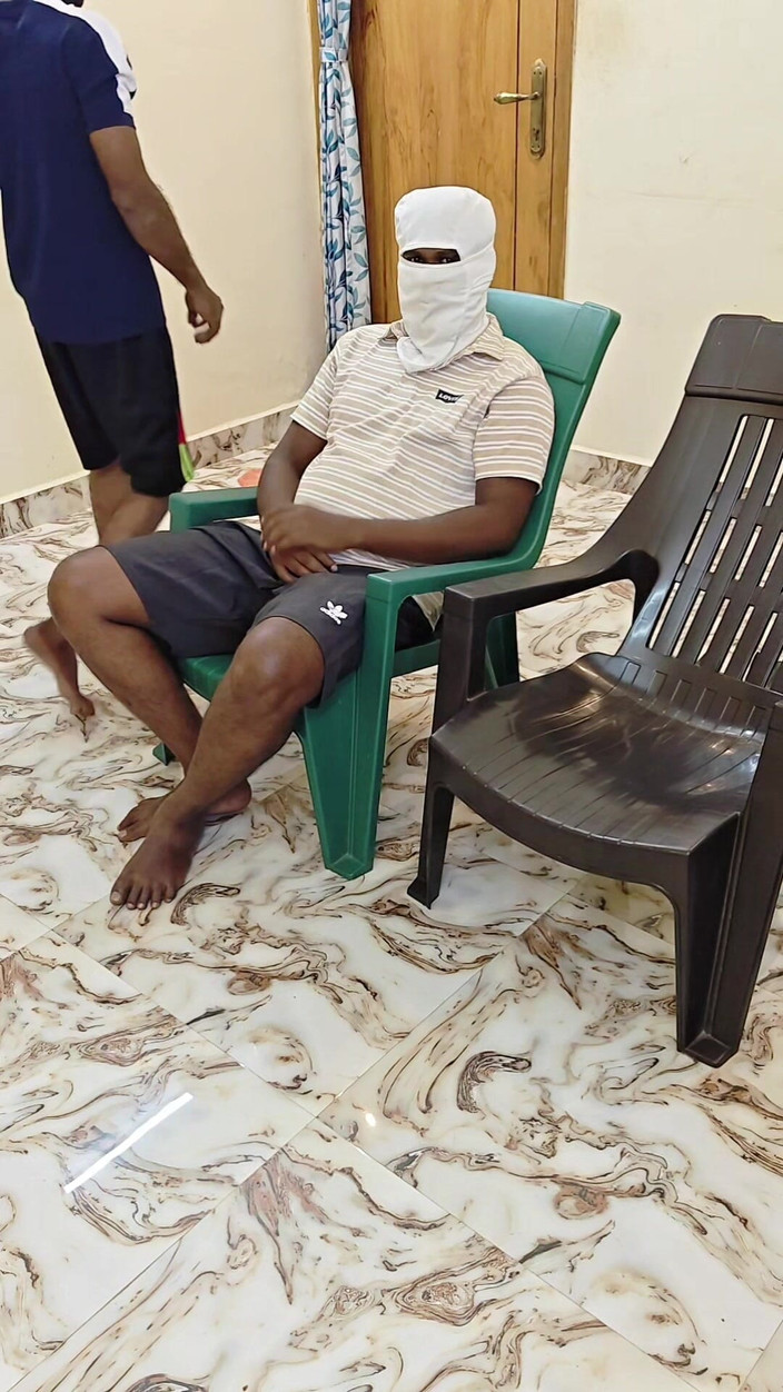 Thesana: Desi Dikongkek Oleh Dua Kawan