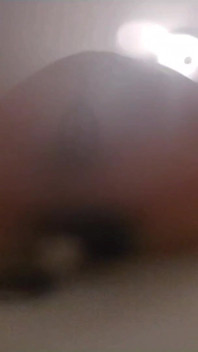 Mijando na minha própria bunda e pulverizando na sua cara pov pt2