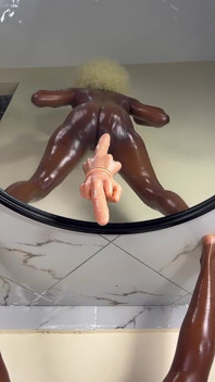 Espejo espejo en el piso! ¡Quién es el mejor chorreador aquí!