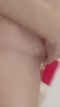 Emily nella doccia - bagnata e calda!