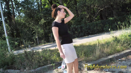 Pee Adventures: In ritardo per un incontro mi sono dovuto tirare e...