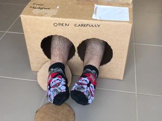 Manly foot: Серія доставки сюрпризів - щасливі чарівні шкарпетки для щиколоток кішки - великі чоловічі ноги, щоб поклонятися всередині - manlyfoot