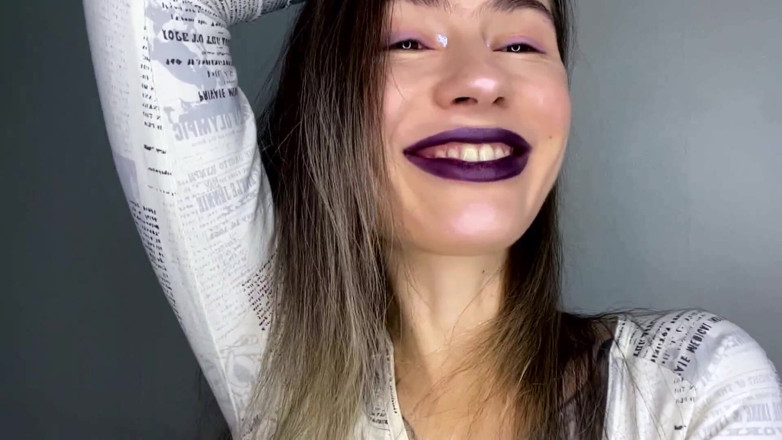 Rarible Diamond: La ragazza sexy che sputa al rallentatore 2