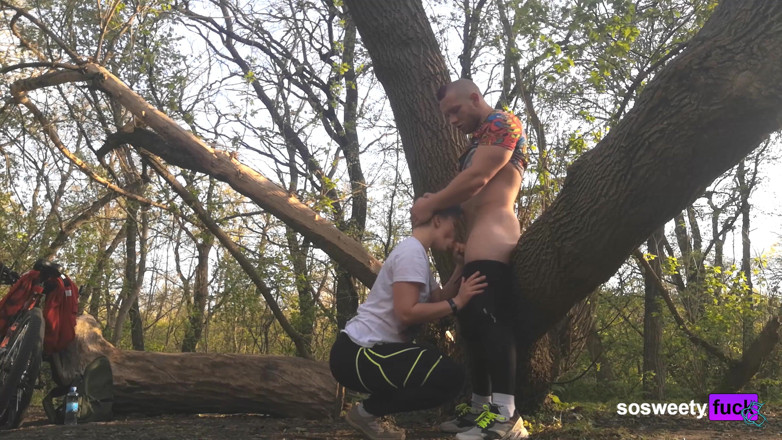 Sosweetyfuck: Sex i skogen nära vägen. Sosweetyfuck