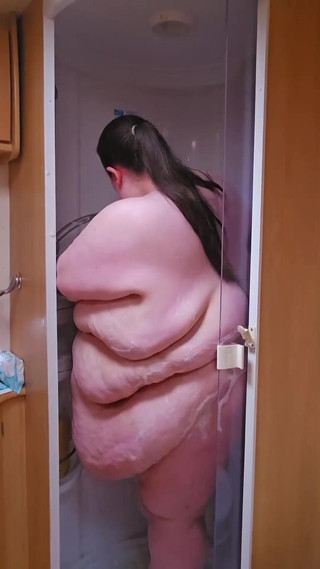SSBBWLadyBrads: Tắm trong đoàn lêu lạp khỏa thân
