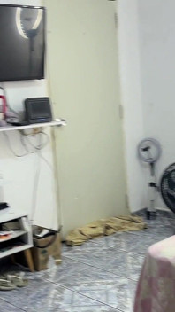 desnudo en la bañera con el chico muy guapo
