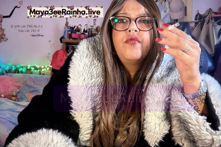 Goddess Maya3ee Rainha: ล่ามโซ่ราชินีในรุ่นแม่น่าเย็ดตัวใหญ่สวยขนสัตว์ตาเขียวเล็บแดงริมฝีปากและเมินคุณ