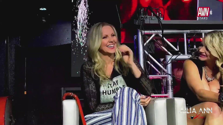 Julia Ann: Avn Roast Finale saya!