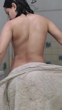 Jasmine își pune lenjerie sexy și este futută