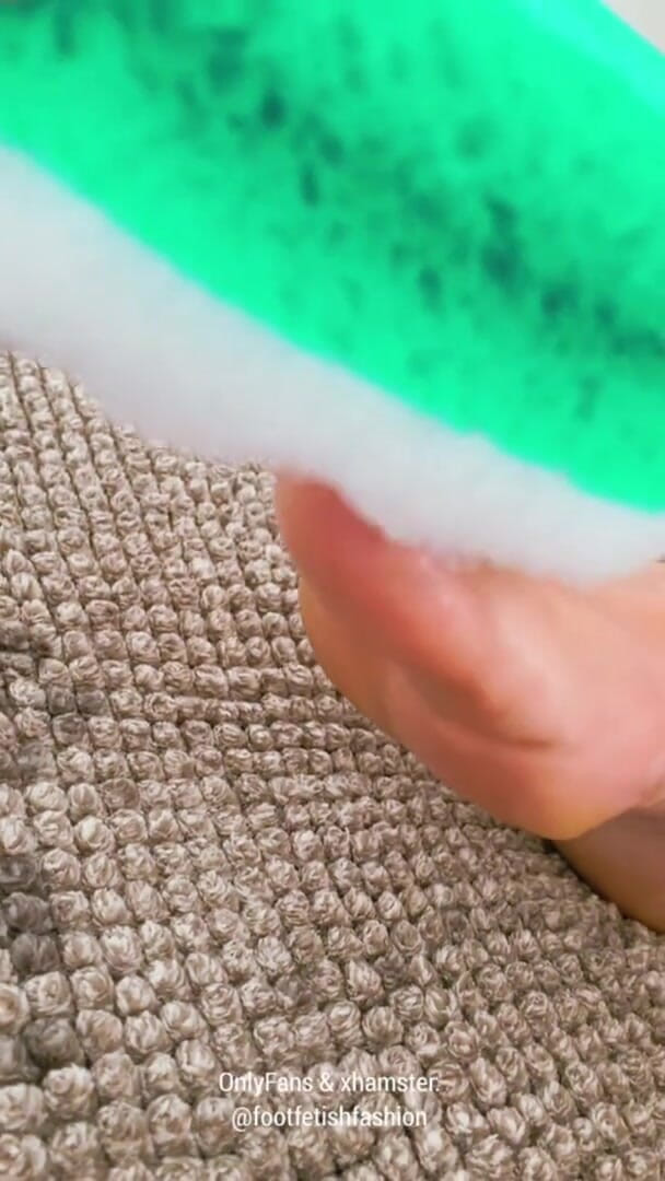 FootFetishFashion: My first massage with oil