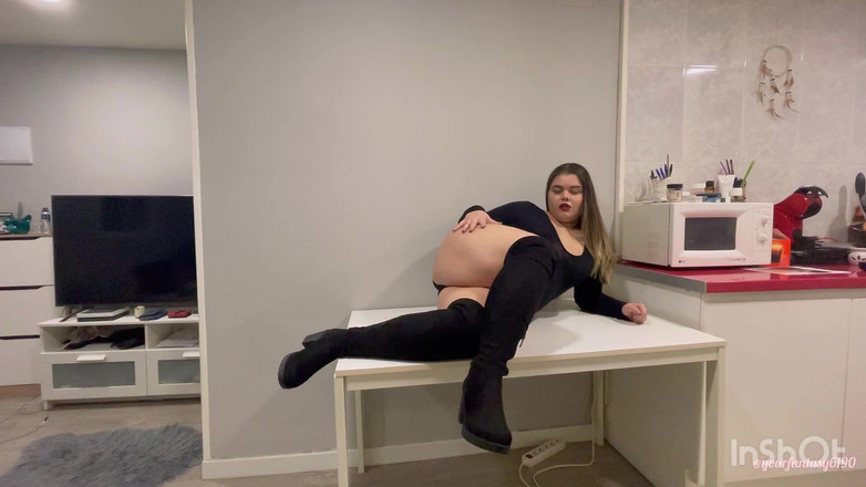 Your fantasy studio: Pète sexy sur la table