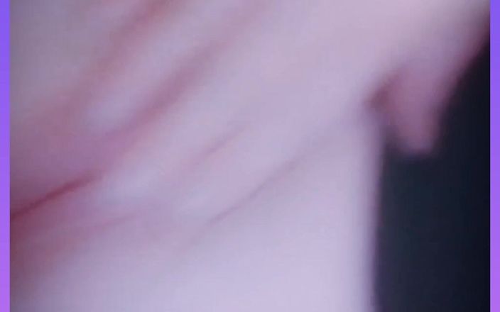 Redhead Rebel: 그녀의 맛있는 보지를 가지고 노는 음란한