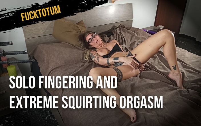 Fucktotum: Nesestříhané vydání - sólo prstění extrémní stříkající orgasmus - 40letá milf masturbace se...