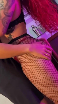 Camila Gaucha im Strip von Sin Torn Strumpfhosen, Zigarette und letzter creampie! Vollständig