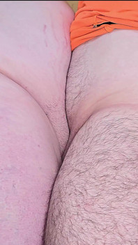 Šukám dívku s těsnou panenskou kundičkou, stříkám do ní. Můj otrok