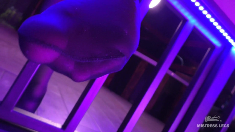 Mistress Legs: Punto di vista nylon adorazione dei piedi nella gabbia