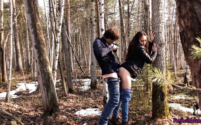 Perfect Helen: Öğrenci ormanda bir fotoğrafçıyla sakso çekiyor ve sikişiyor