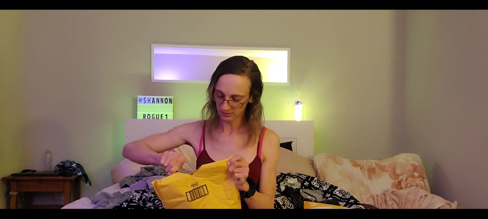 Shannon Rogue: Otro pequeño y divertido video de desempacando