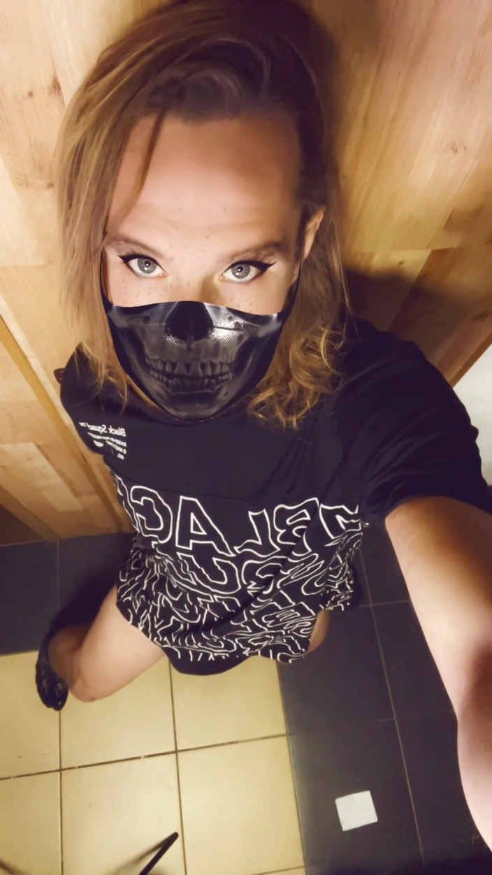 FemboyLoveU: Berry, sie mag es, alles zwischen seine beine zu stecken