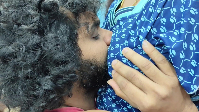 Vaishnavysharunraj: Noční romantika část - 1, Vaishnavy a Sharun Raj žhavá romantika ve scéně s...