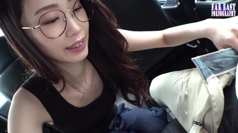 Far East pornography: Malam gulp yang elegan dengan ibu tunggal yang mengidamkan Essence...