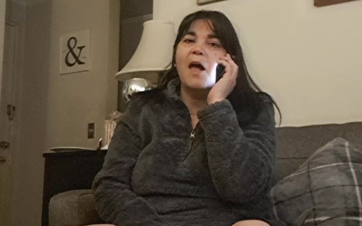 Mommy big hairy pussy: Cuộc gọi điện thoại di động khiến máy bay bà già thủ...