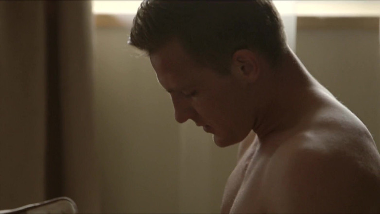 Romance with Love: Belleza morena chupa polla y cabalga duro en el sofá