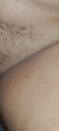 Janet bermain dengan batang besar