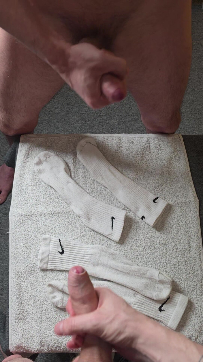 Twotwinkhusbands: 주문: 중고 정액 흠뻑 젖은 흰색 나이키 양말 2x 쌍
