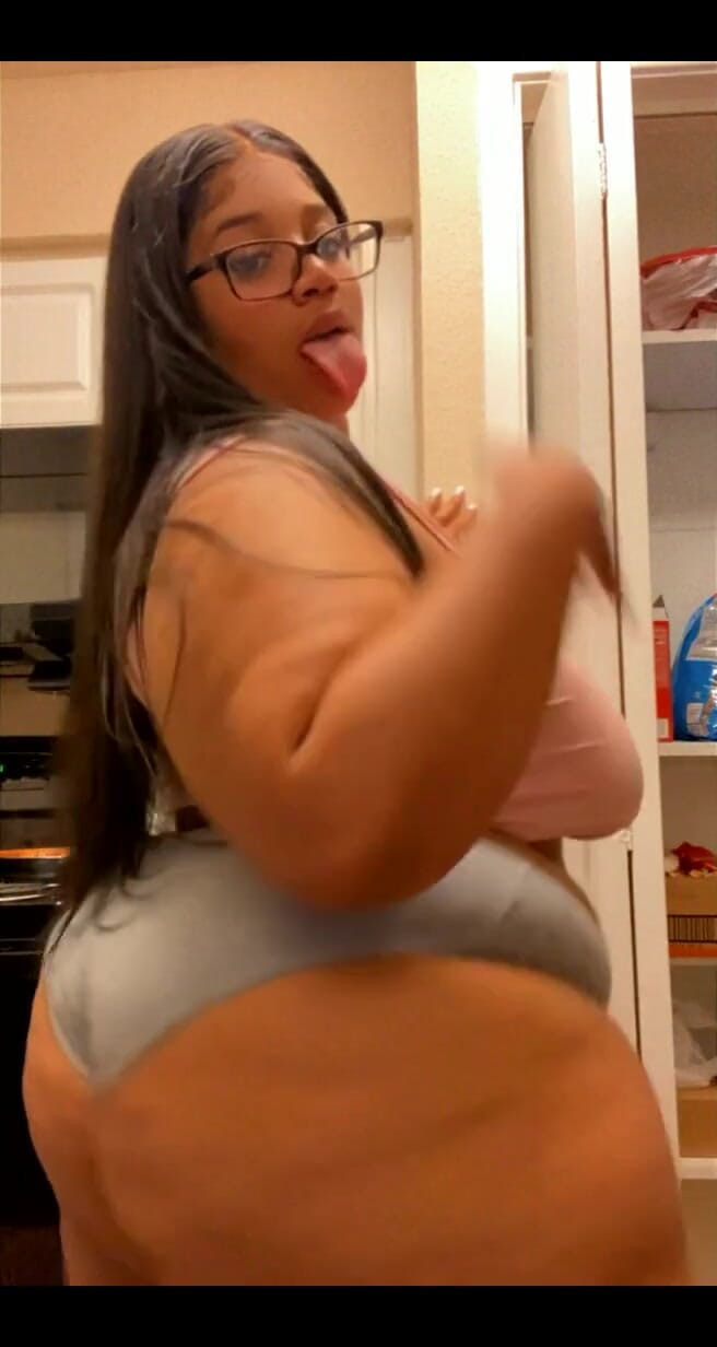 Biggdebbie solo: Certifique-se de tratar sua garota para algumas extensões de quaaysluxury