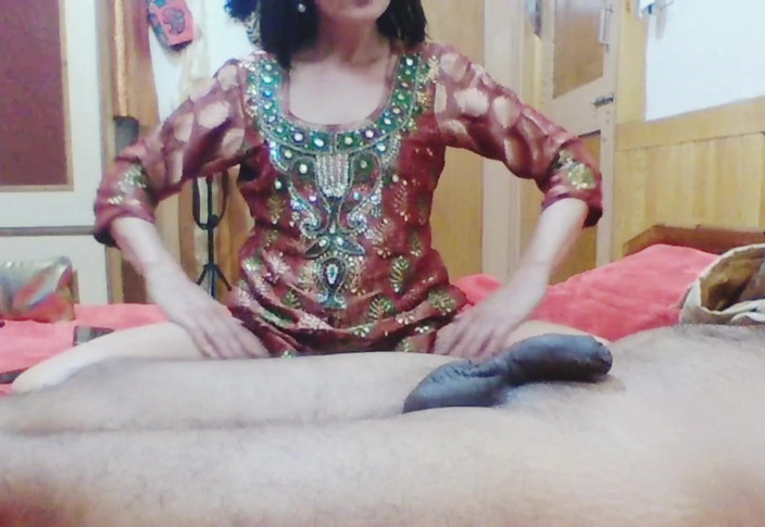 Bolly Karma: Adik tiri lagi butuh pertolongan, kontol dan sperma
