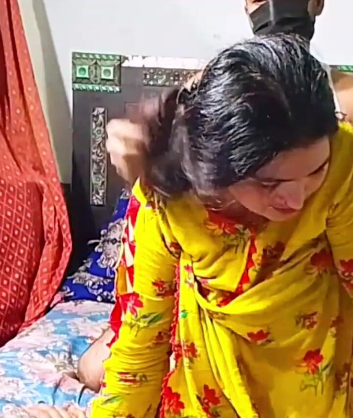 Abida sexy: A bunda grande da minha madrasta é muito apertada, eu fiz...