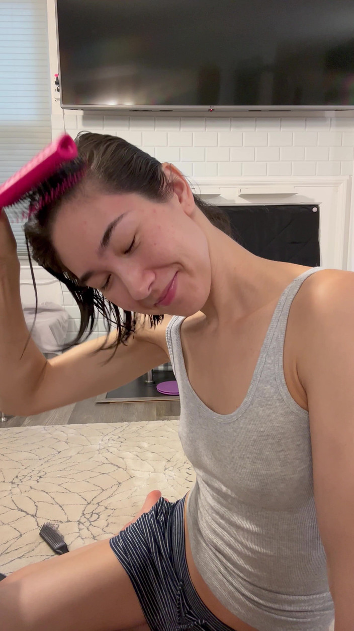 Ms_Emmy_Lynn: Gfe: Saçımı fırçalar mısın