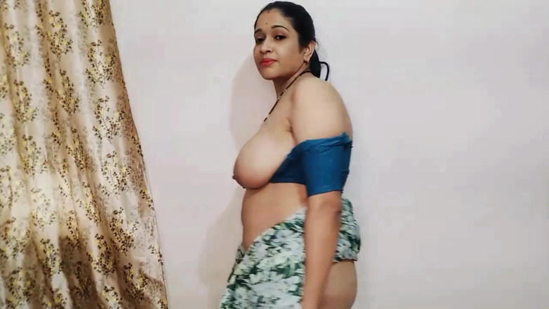 YourUrfi: Urfi bhabhi móc cua âm hộ đầy lông với loại bỏ saree