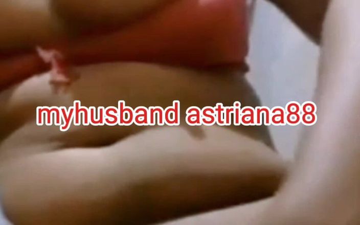 Astriana88: Sendirian di kamar, tapi suasananya bikin kamu menggigil