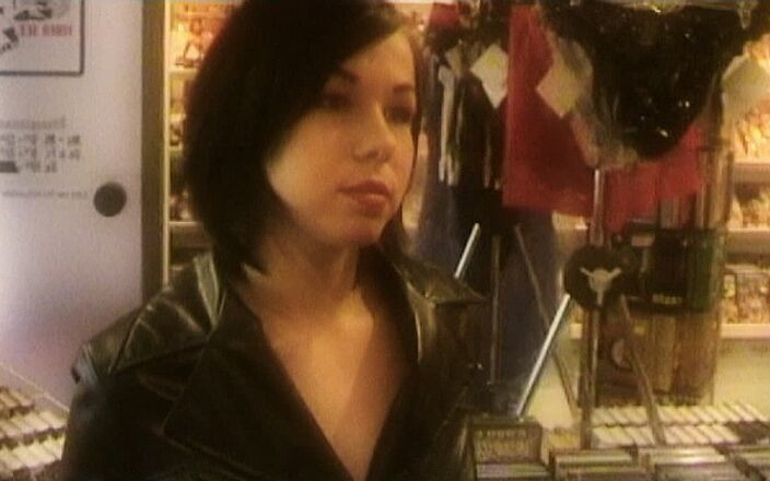 Lydia Privat: Тройничок в Кинотеатре для взрослых 3