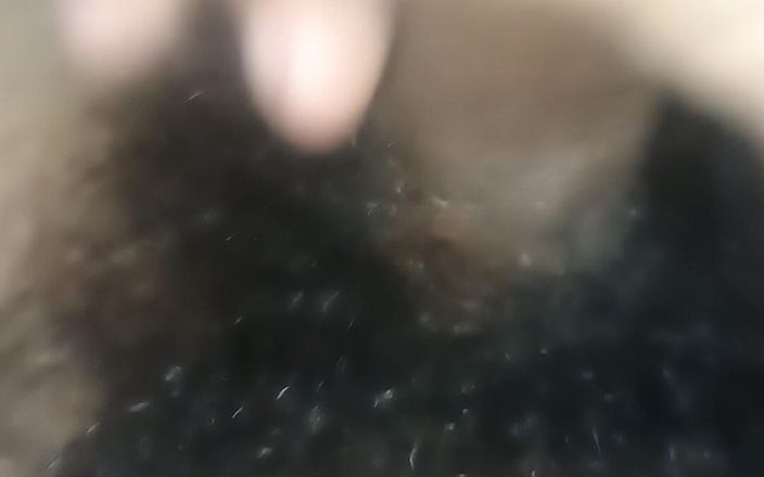 Jeck Leo: Můj tvrdý penis si honí v míse čaje