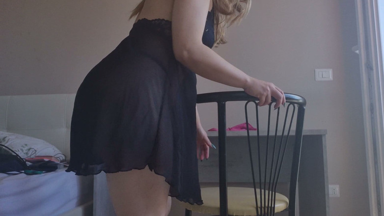 Mah Santos: Hot Blonde Cleans Her Desk, but She Gets Carried Away...