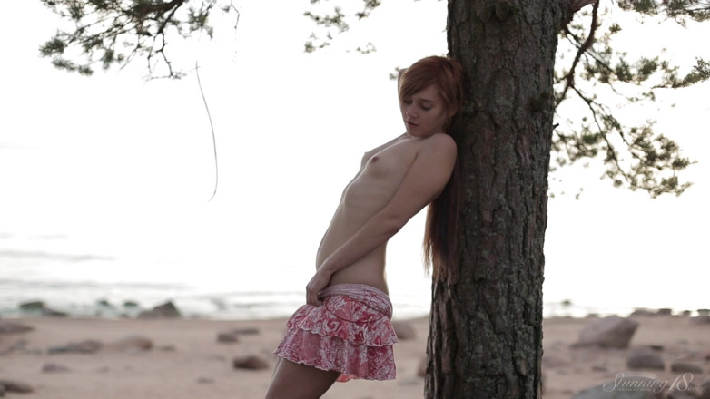 Stunning18: Striptease bij zonsondergang