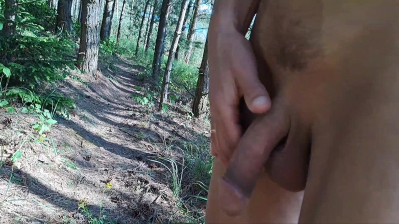 Ole63: Mi piace la natura e mi masturbo il cazzo.
