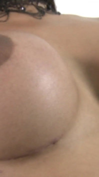 Travesti Evelliny Mouna se masturba en la oficina