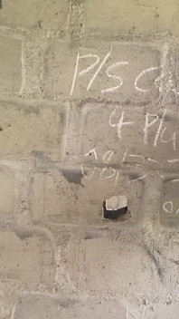 Mon ex me surprend dans un bâtiment inachevé avec ma copine