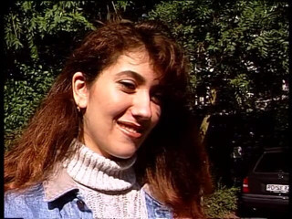Lucky Cooch: Frumusețea brunetă germană oferă un interviu în aer liber