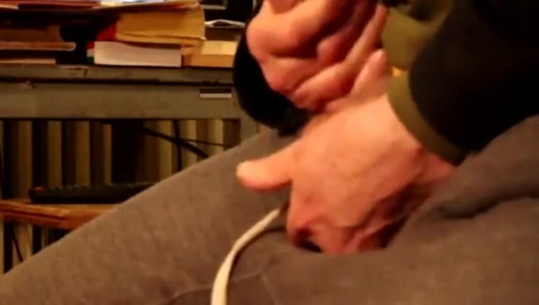 Mstbooblover: Handjob sensual dengan bra