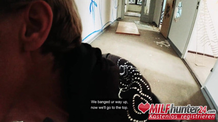 MILF Hunter 24: MILF jägare knullar mager Vicky Hundt hårt! (TYSKA)