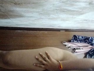 Riya Thakur: Adik tiri India fingering memeknya di kamar mandi sama gadis...